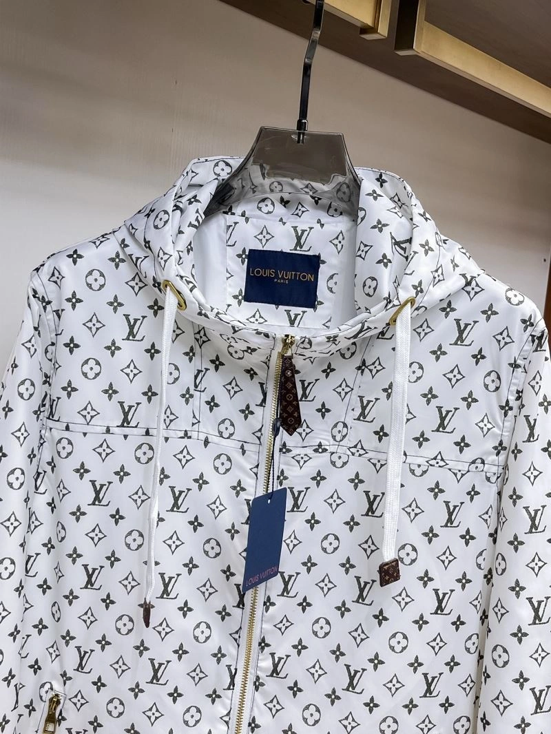 Resilient Louis Vuitton Outwear 136702