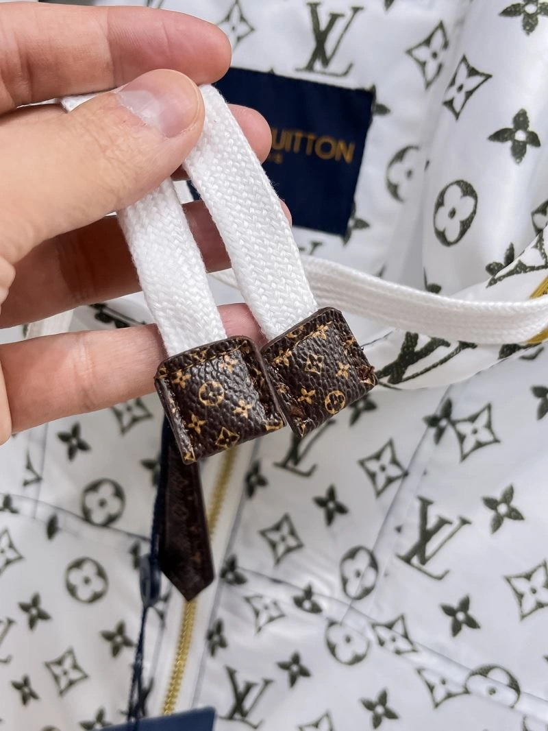 Resilient Louis Vuitton Outwear 136702