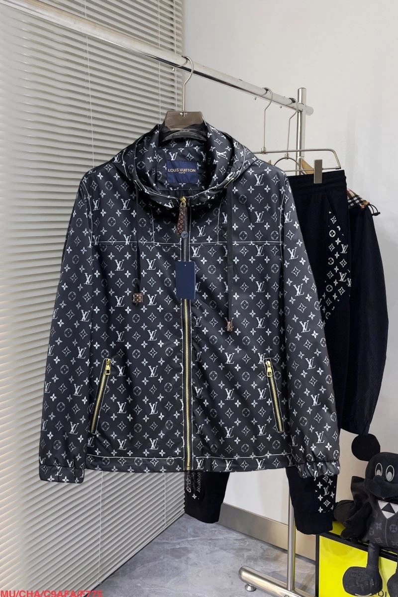 Louis Vuitton Outwear Durable 136705