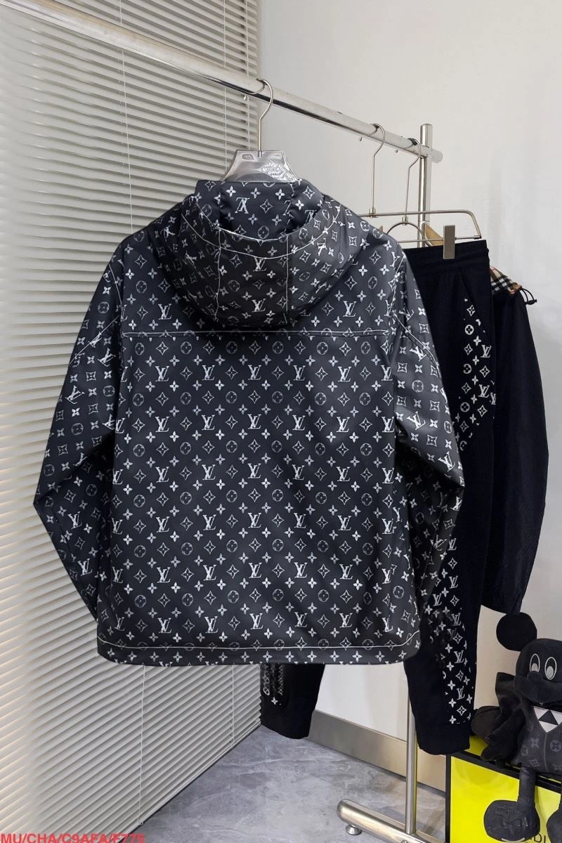 Louis Vuitton Outwear Durable 136705