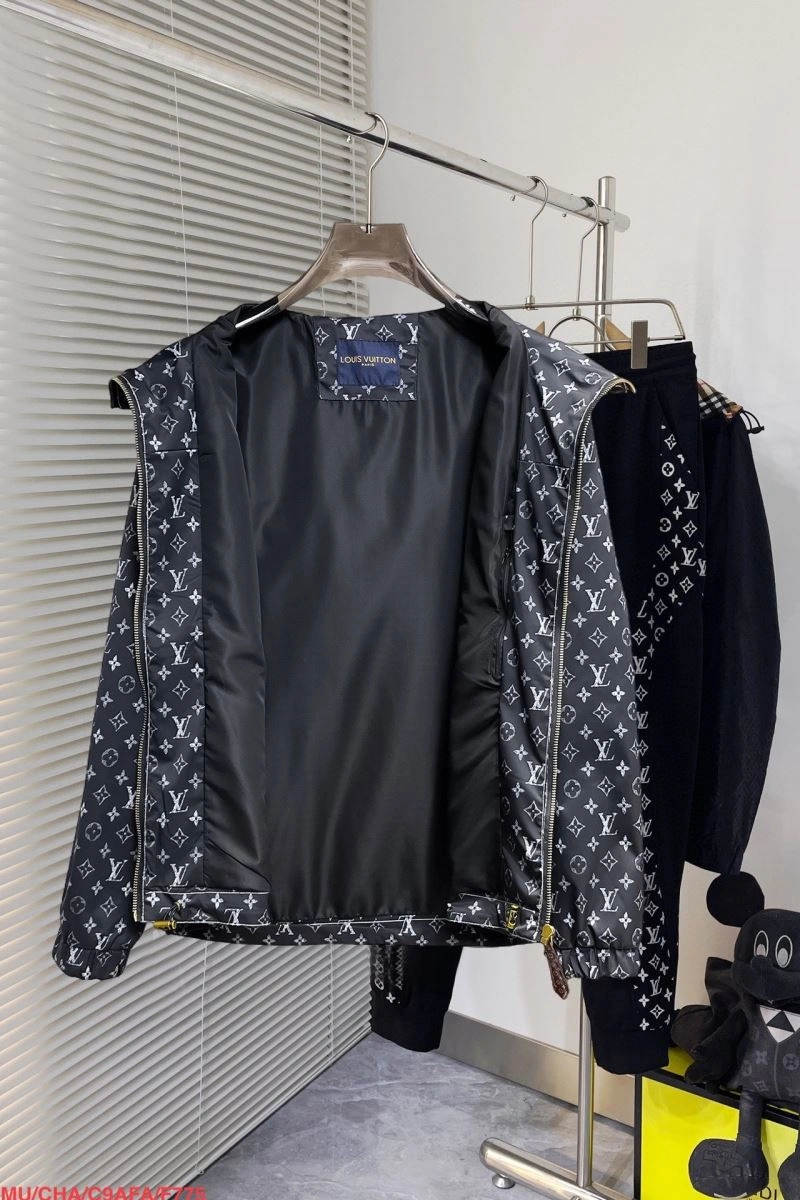 Louis Vuitton Outwear Durable 136705