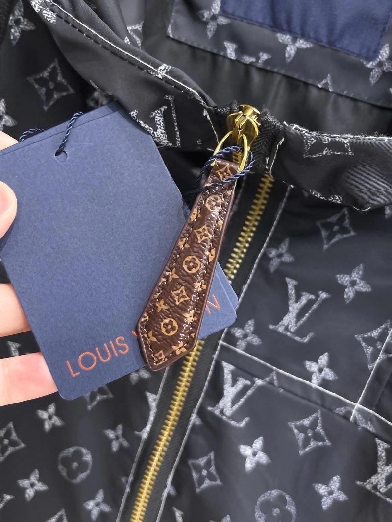 Louis Vuitton Outwear Durable 136705
