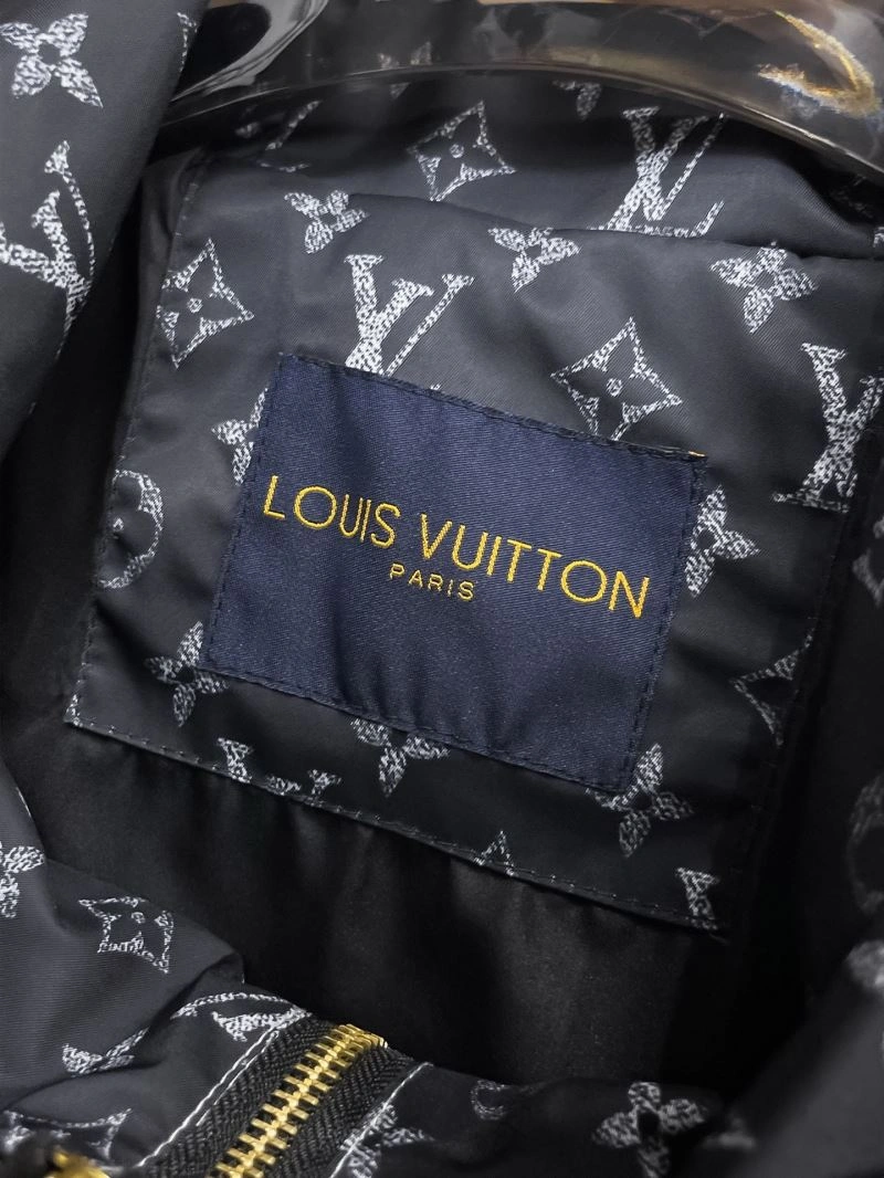 Louis Vuitton Outwear Durable 136705