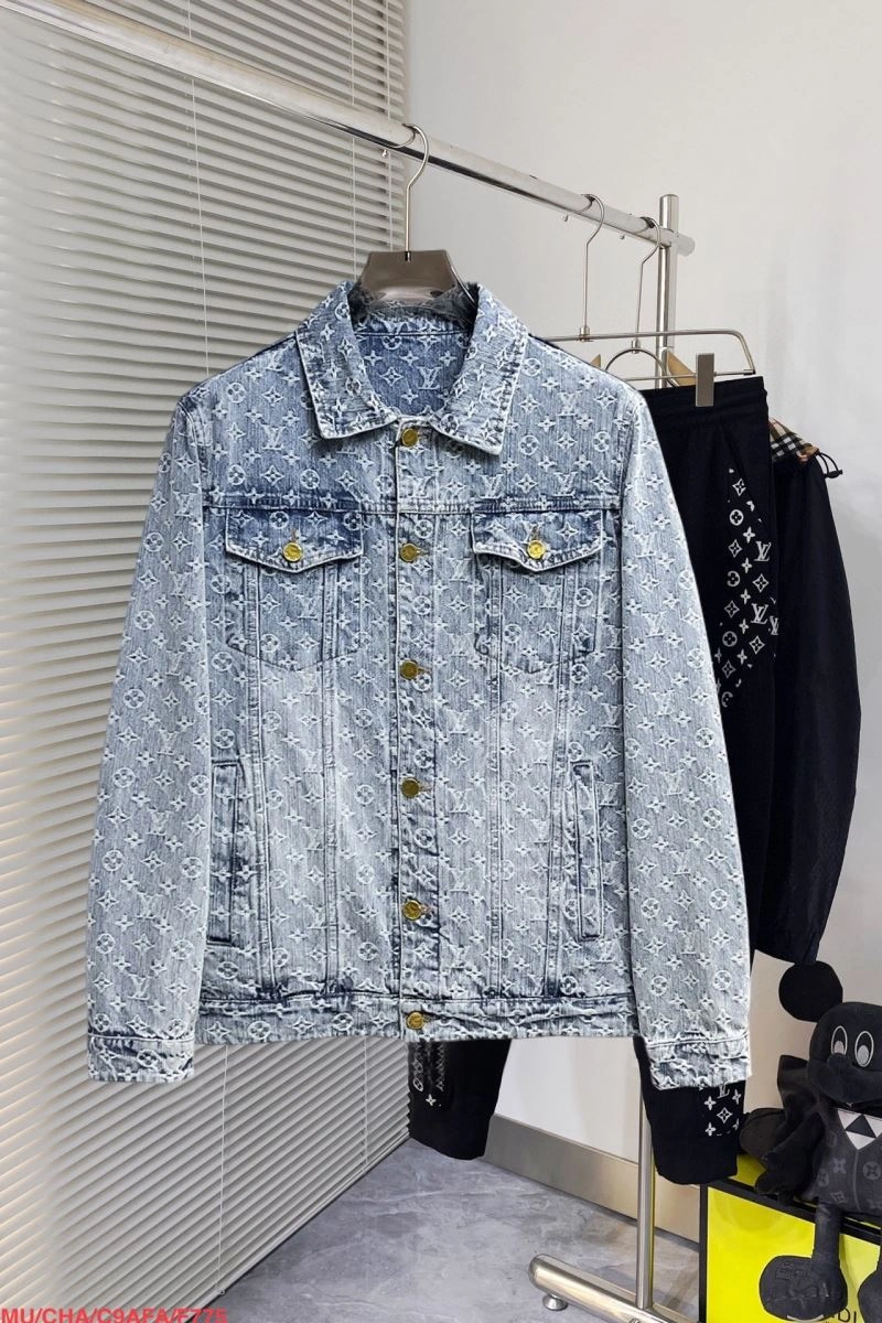 ComfortFit Louis Vuitton Outwear 136699