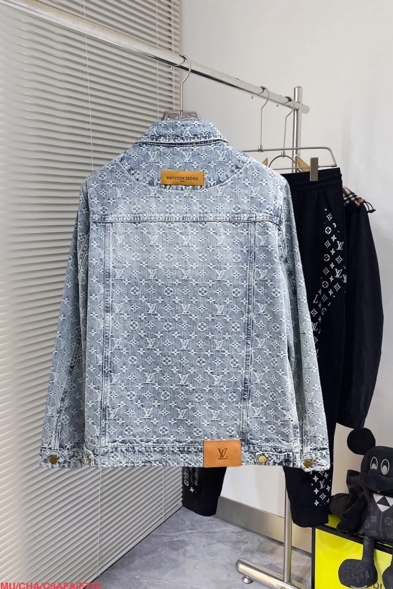 ComfortFit Louis Vuitton Outwear 136699