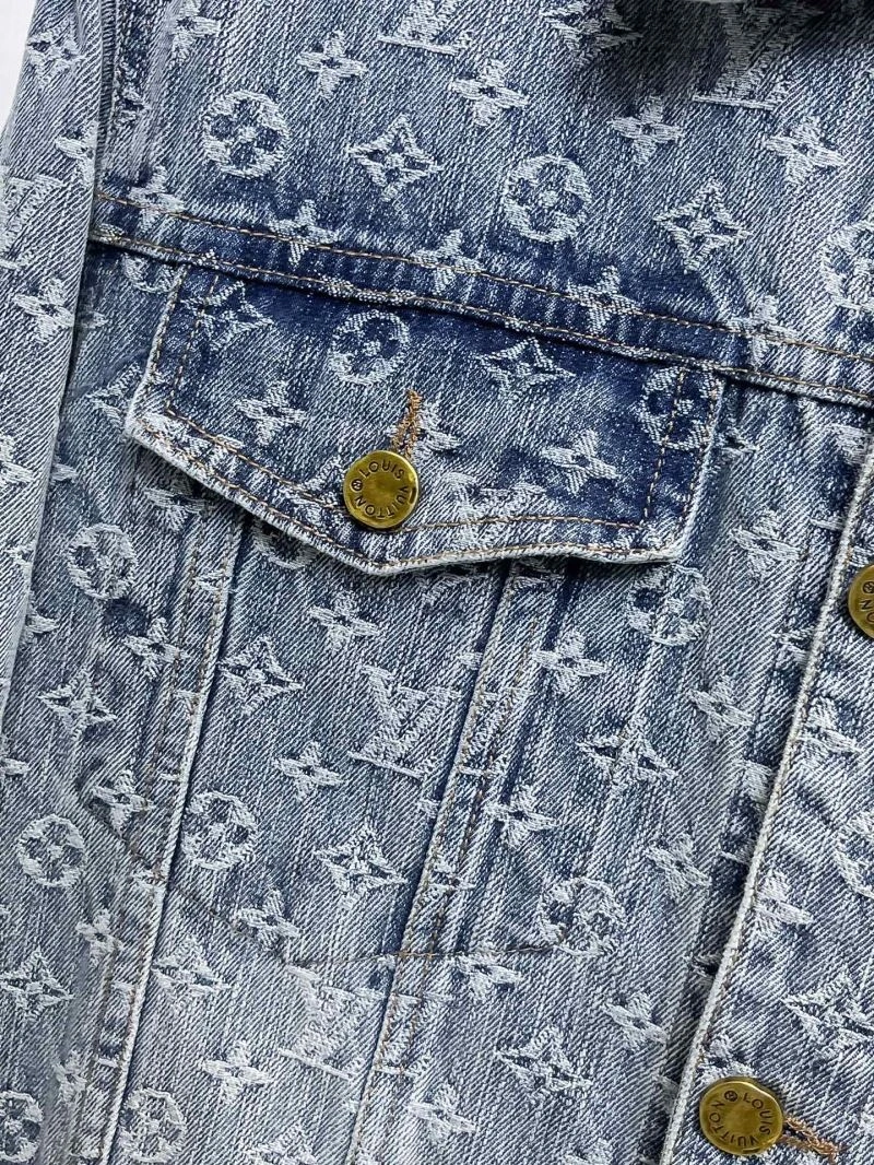 ComfortFit Louis Vuitton Outwear 136699