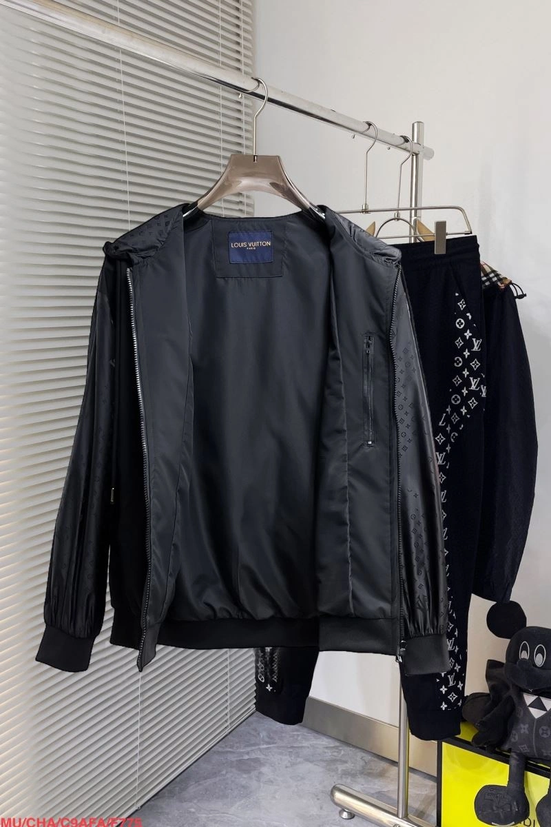 Louis Vuitton Outwear Chic 136721