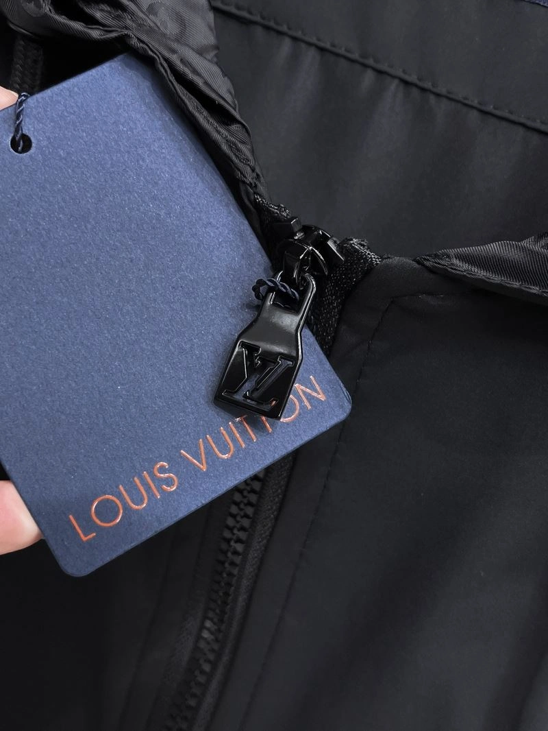 Louis Vuitton Outwear Chic 136721