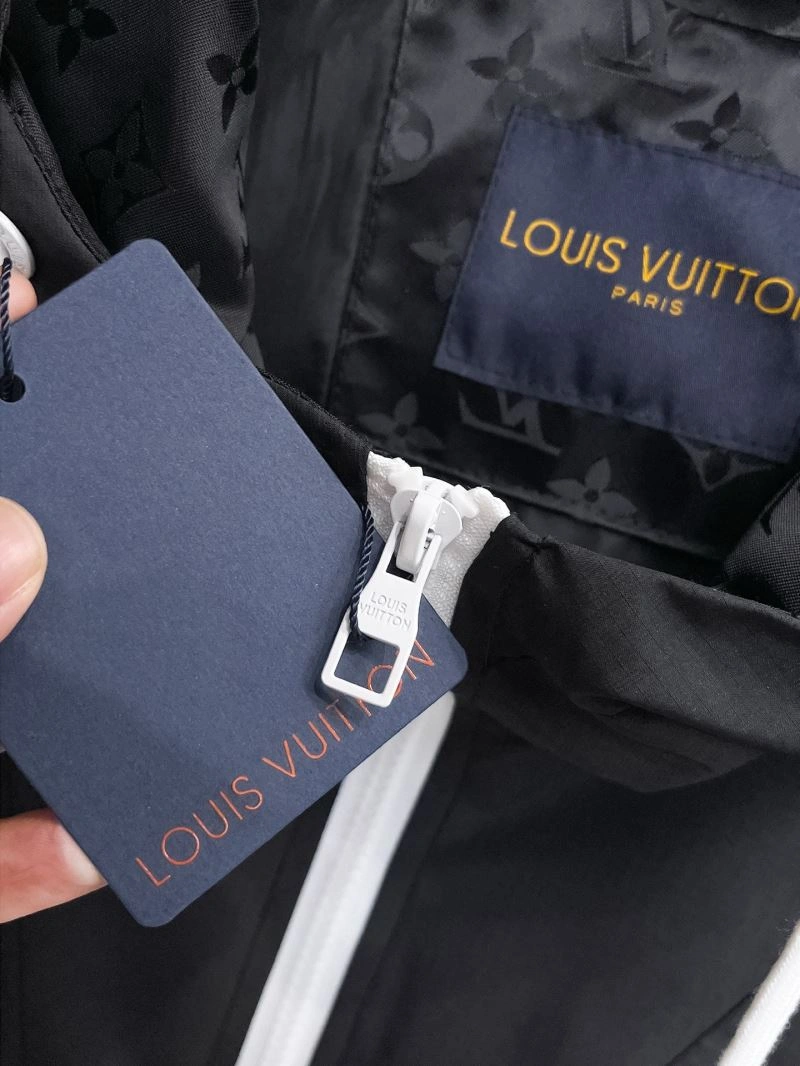 EasyMatch Louis Vuitton Outwear 136704