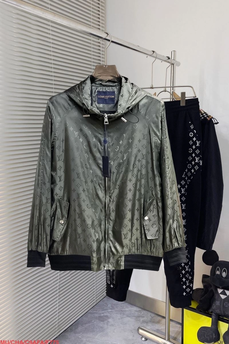 Lightweight Louis Vuitton Outwear 136696