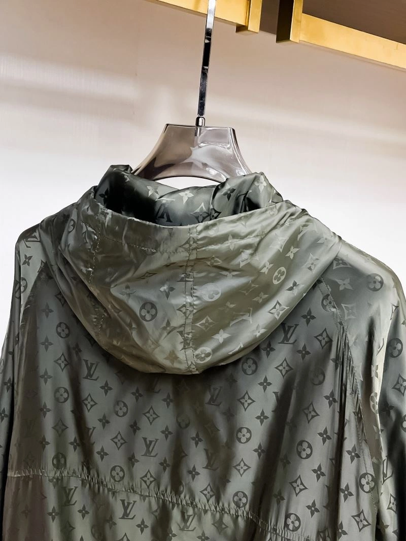 Lightweight Louis Vuitton Outwear 136696