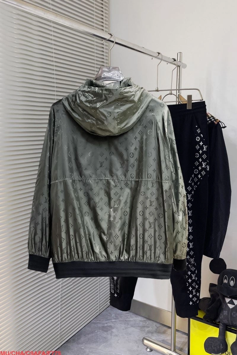 Lightweight Louis Vuitton Outwear 136696