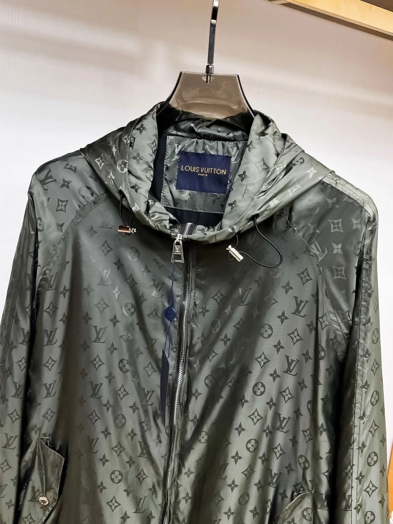 Lightweight Louis Vuitton Outwear 136696