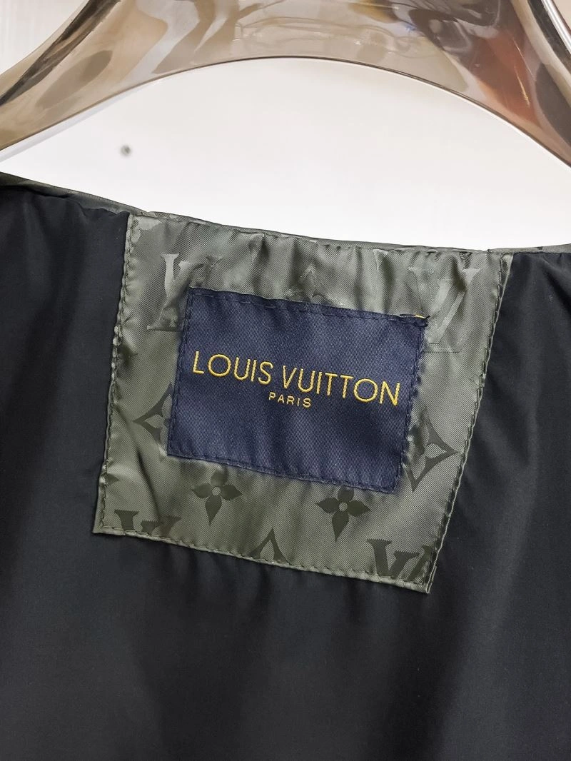 Lightweight Louis Vuitton Outwear 136696