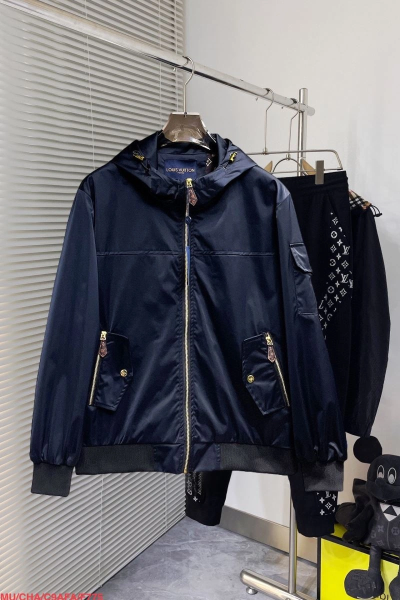TechFriendly Louis Vuitton Outwear 136693