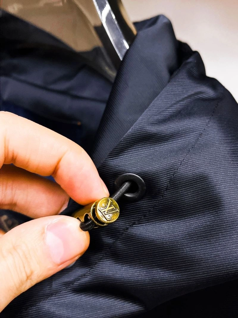 TechFriendly Louis Vuitton Outwear 136693