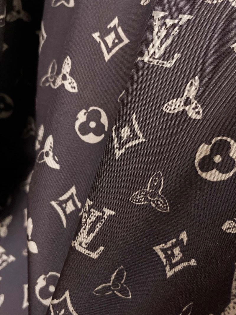 TechFriendly Louis Vuitton Outwear 136693