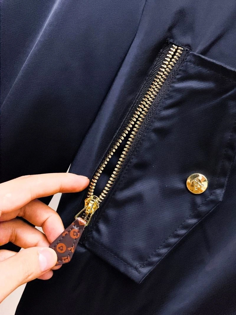 TechFriendly Louis Vuitton Outwear 136693