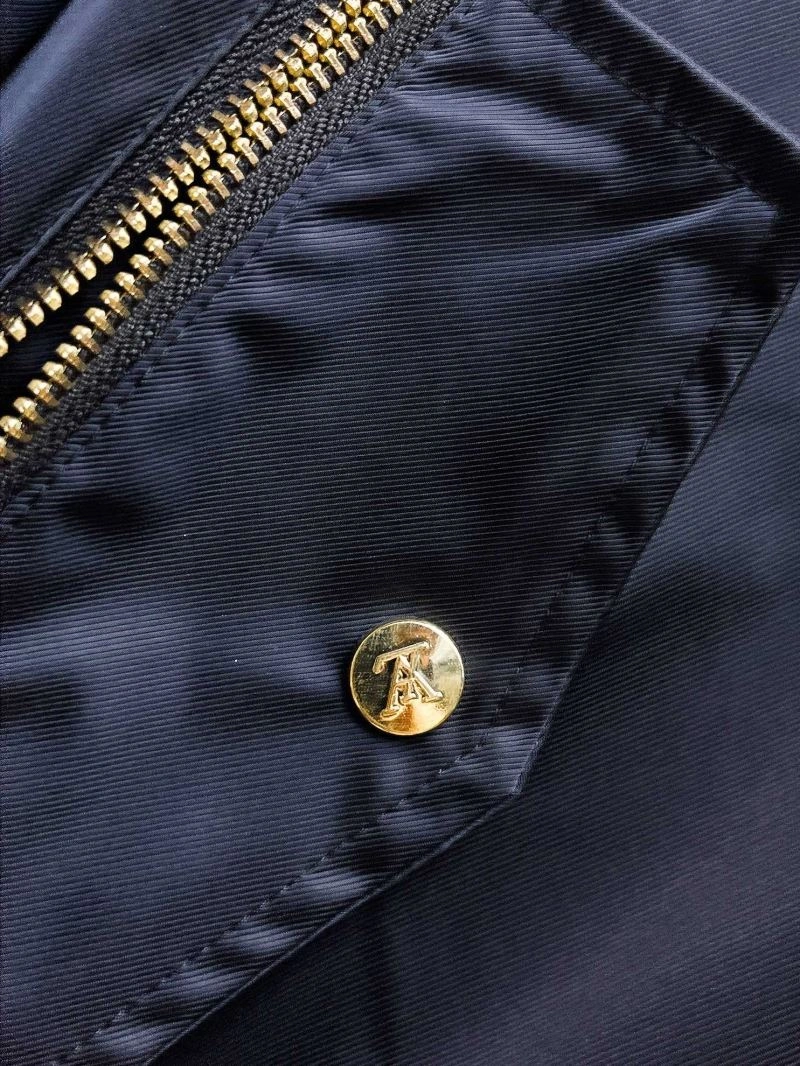 TechFriendly Louis Vuitton Outwear 136693