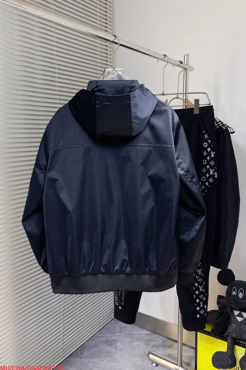 TechFriendly Louis Vuitton Outwear 136693