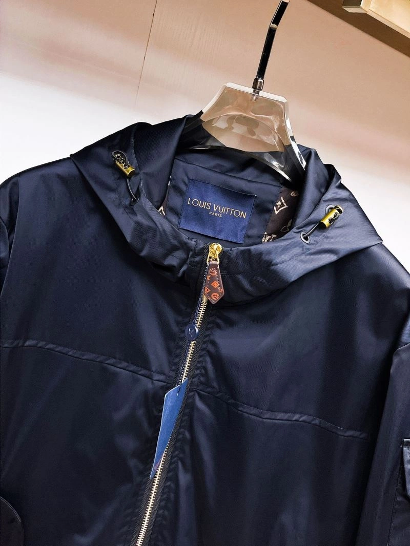 TechFriendly Louis Vuitton Outwear 136693