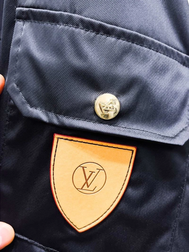 TechFriendly Louis Vuitton Outwear 136693