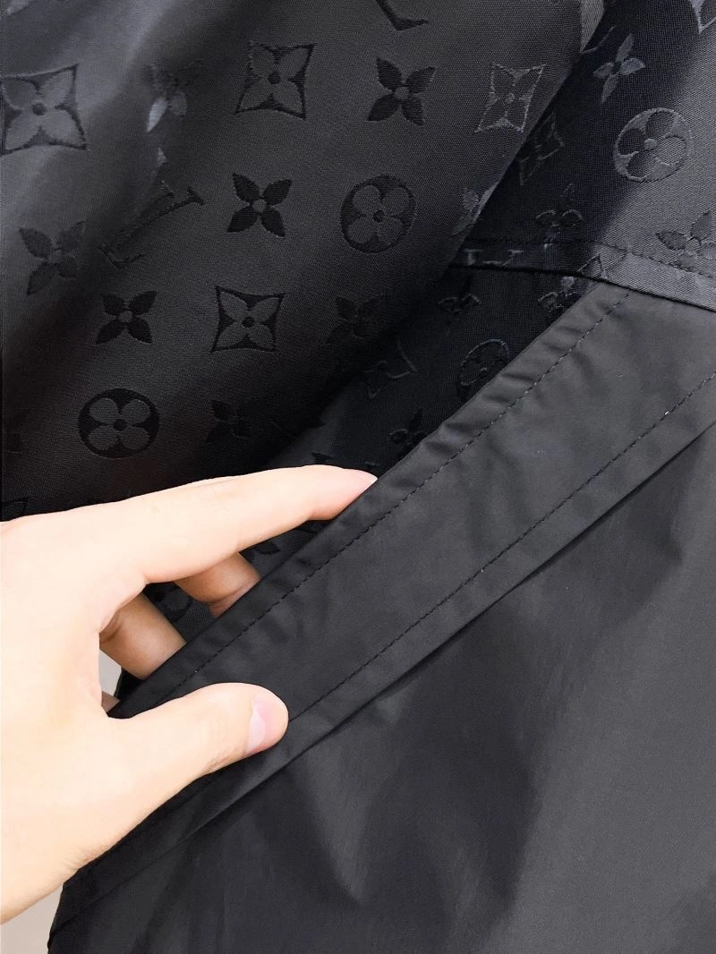 Chic Louis Vuitton Outwear 136703