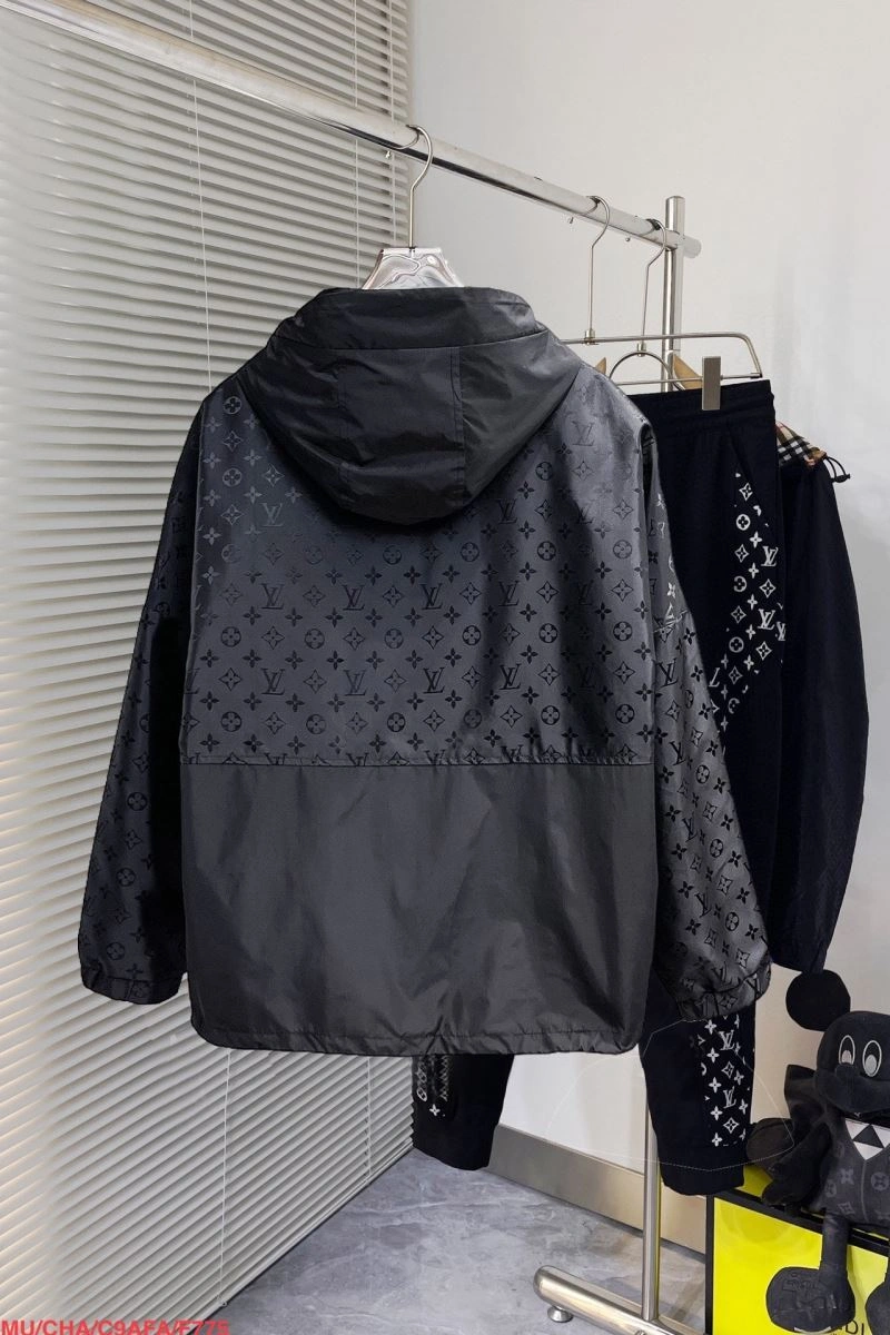 Chic Louis Vuitton Outwear 136703
