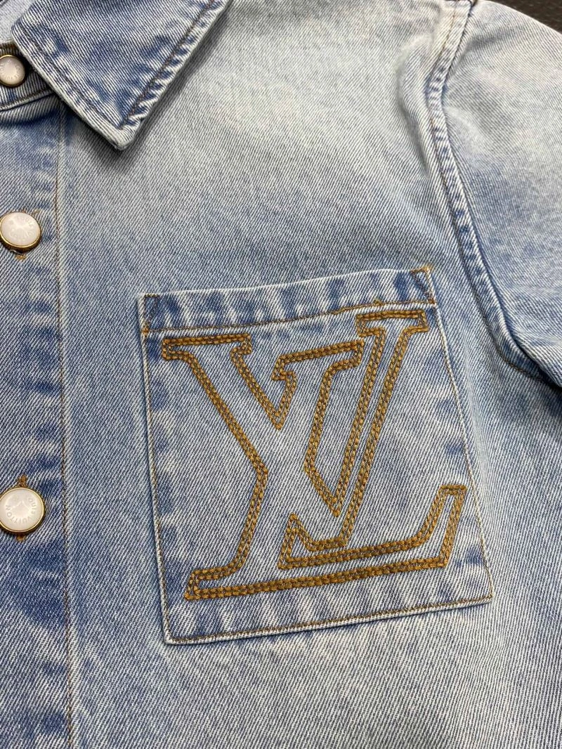 SmoothTexture Louis Vuitton Outwear 136706