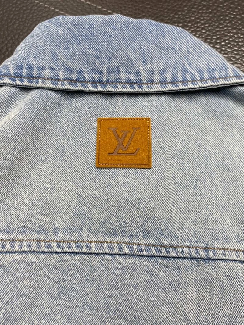SmoothTexture Louis Vuitton Outwear 136706