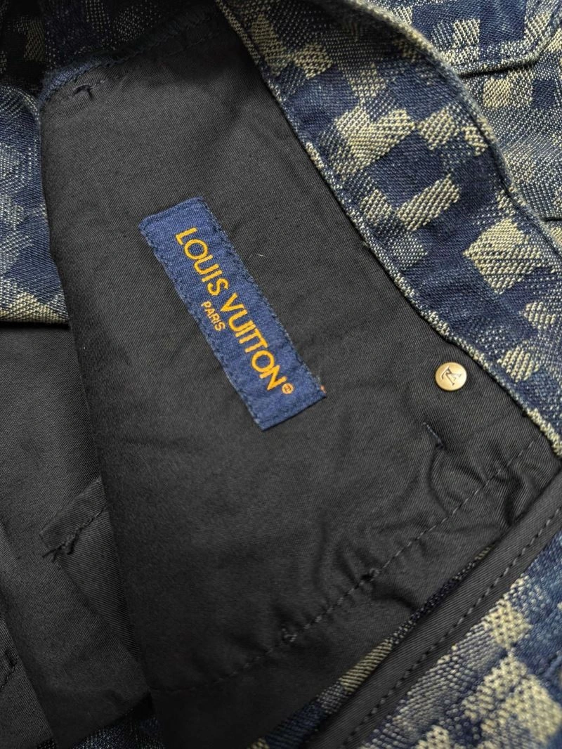 Louis Vuitton Outwear TimelessDesign 136689