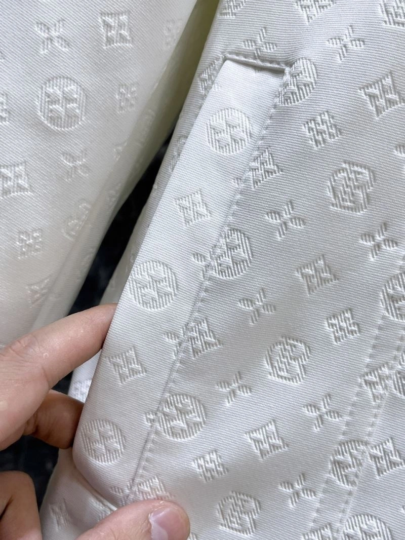 Louis Vuitton Outwear Minimalist 136681