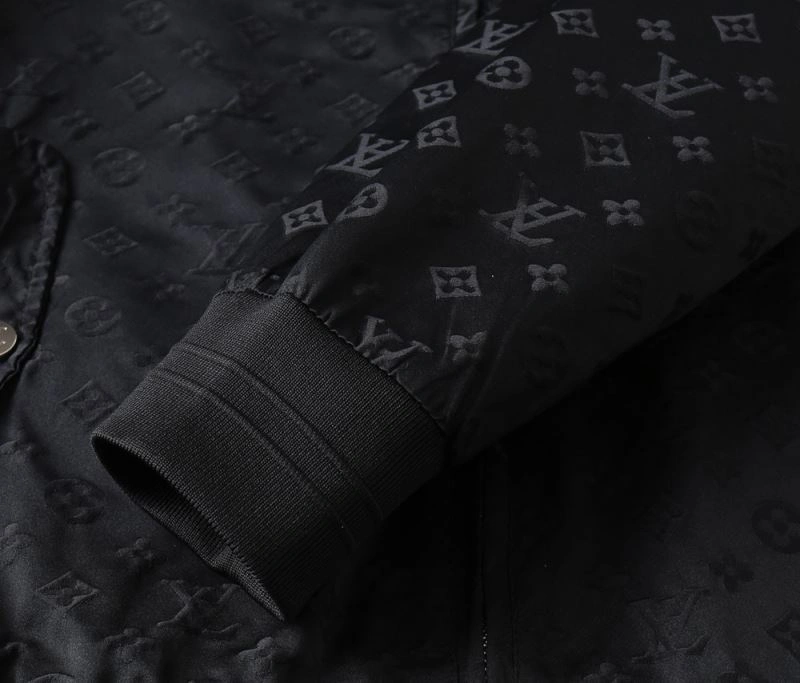 Stretchable Louis Vuitton Outwear 136677