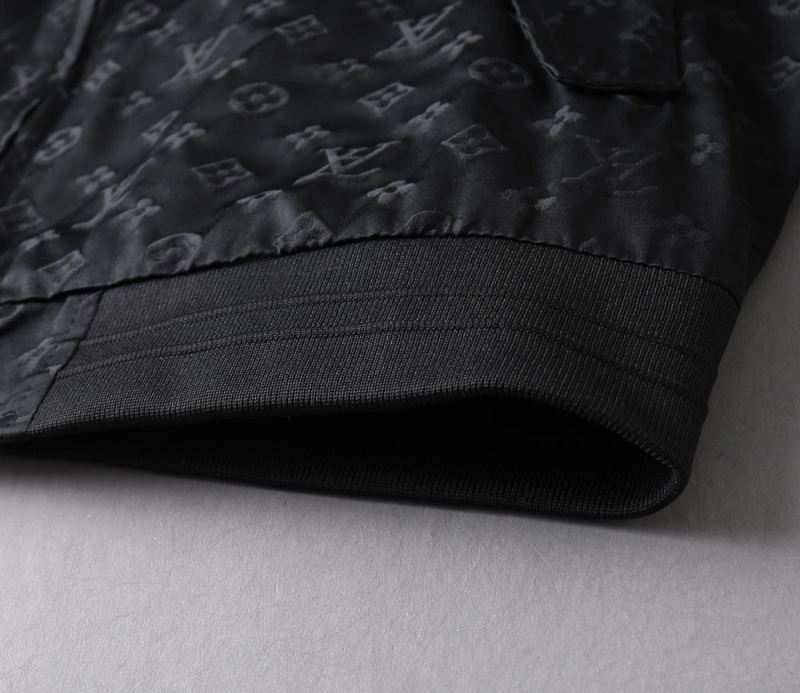 Stretchable Louis Vuitton Outwear 136677