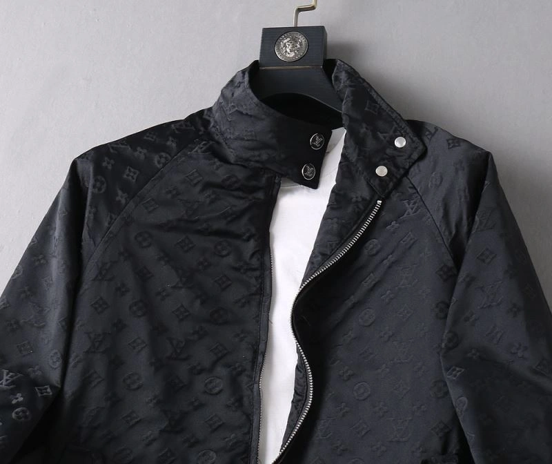 Stretchable Louis Vuitton Outwear 136677