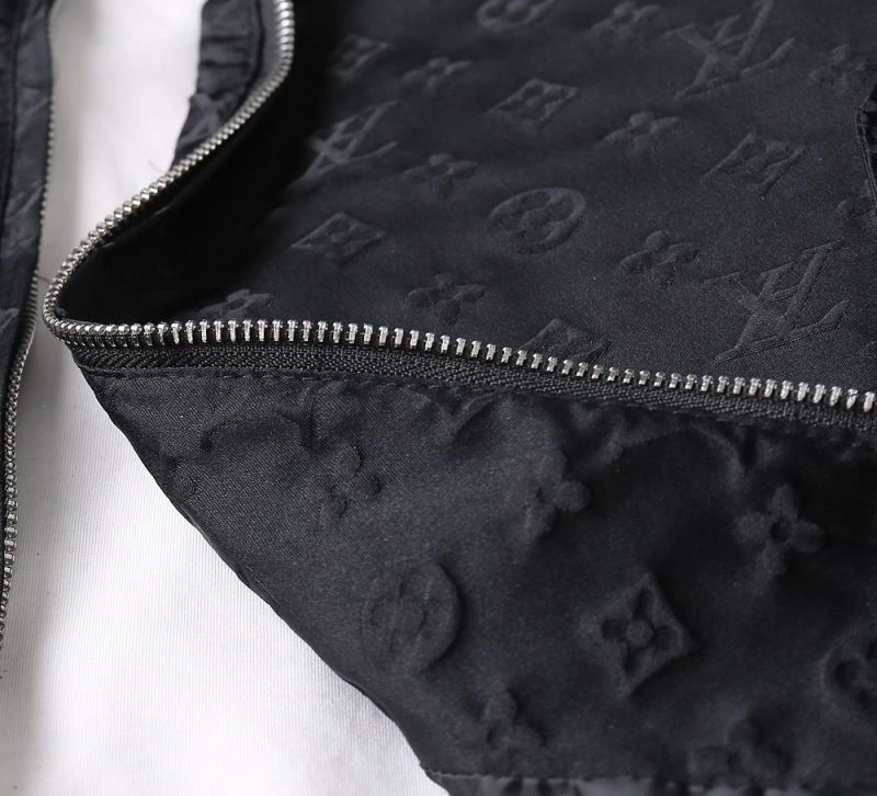 Stretchable Louis Vuitton Outwear 136677