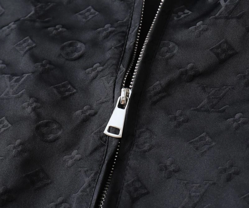 Stretchable Louis Vuitton Outwear 136677