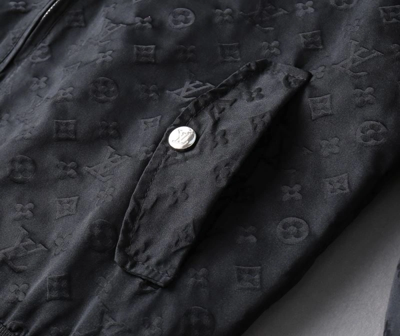 Stretchable Louis Vuitton Outwear 136677
