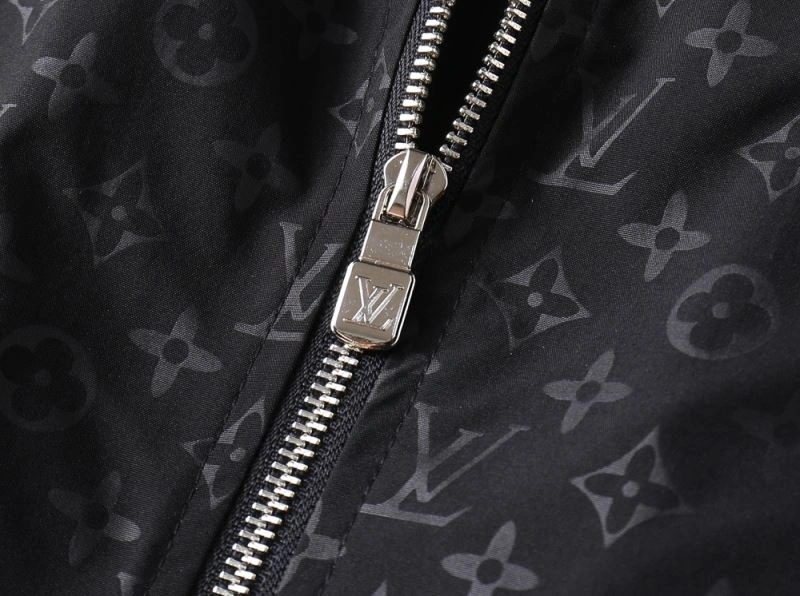 FashionForward Louis Vuitton Outwear 136673