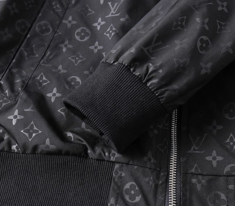 FashionForward Louis Vuitton Outwear 136673