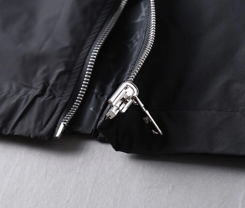 Louis Vuitton Outwear TechFriendly 136675