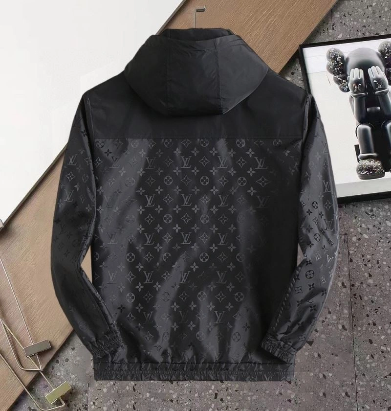 Louis Vuitton Outwear Resilient 136674
