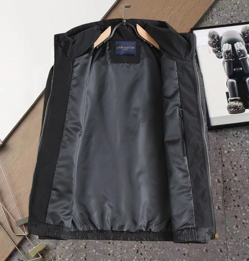 Louis Vuitton Outwear Resilient 136674