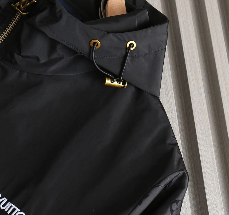 Louis Vuitton Outwear Resilient 136674