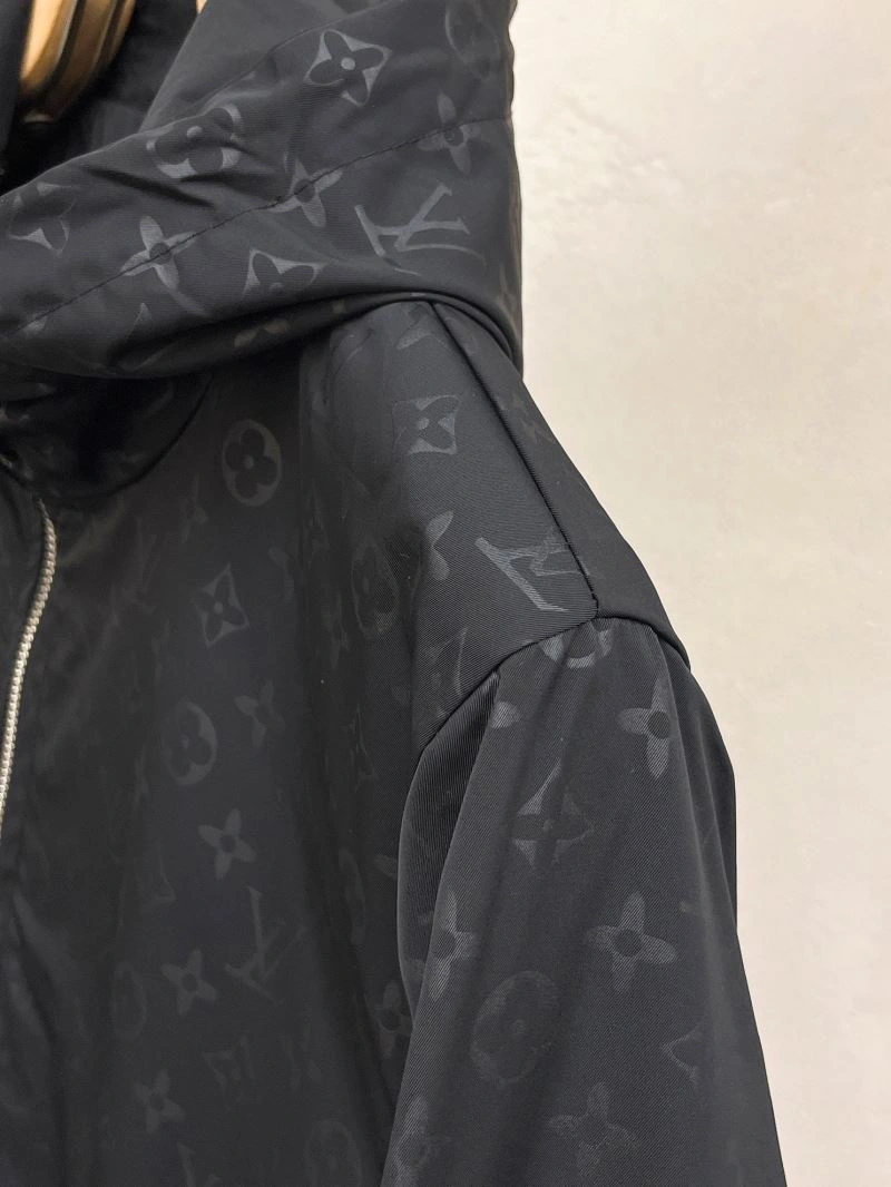 Timeless Louis Vuitton Outwear 136666