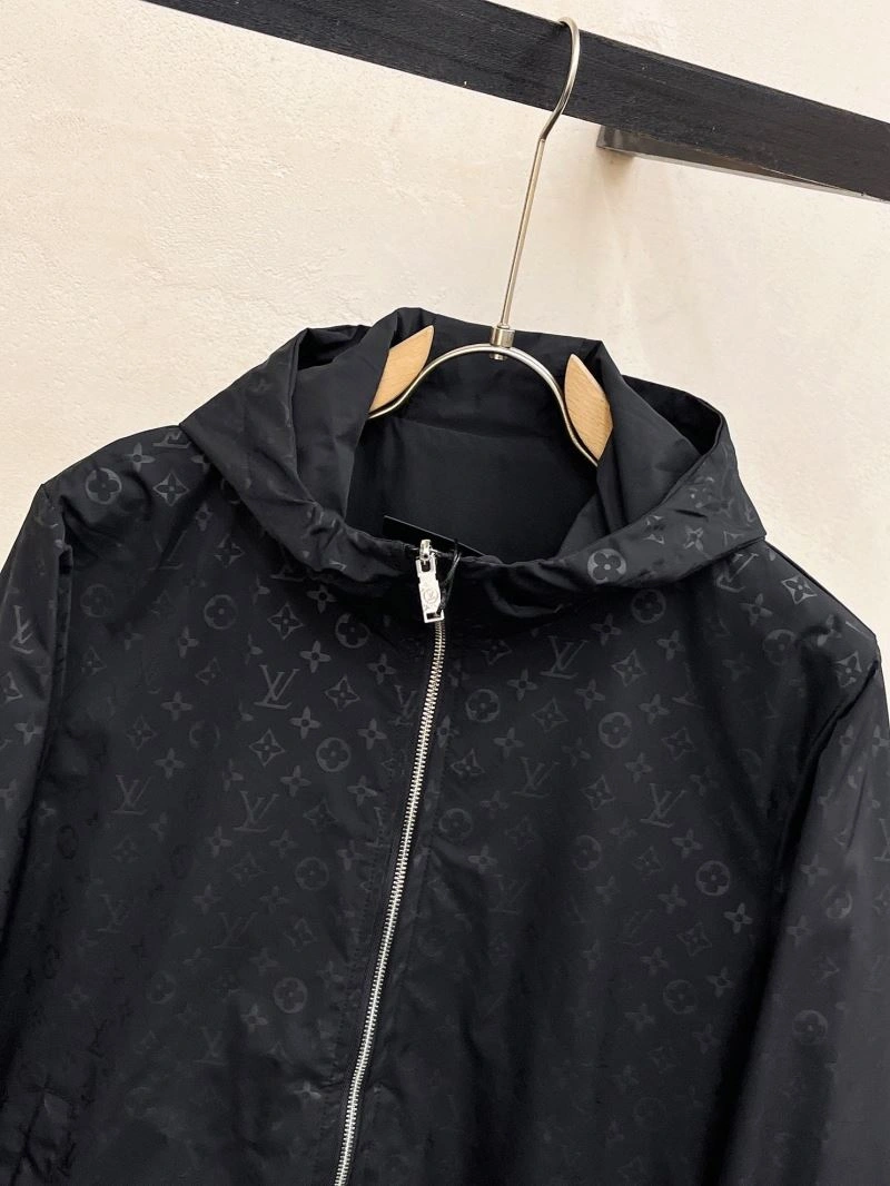 Timeless Louis Vuitton Outwear 136666
