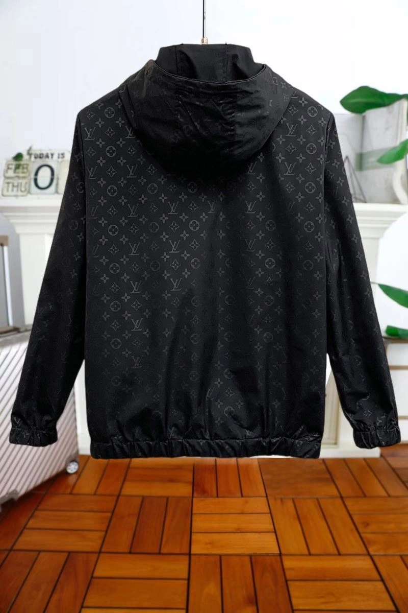 Timeless Louis Vuitton Outwear 136666