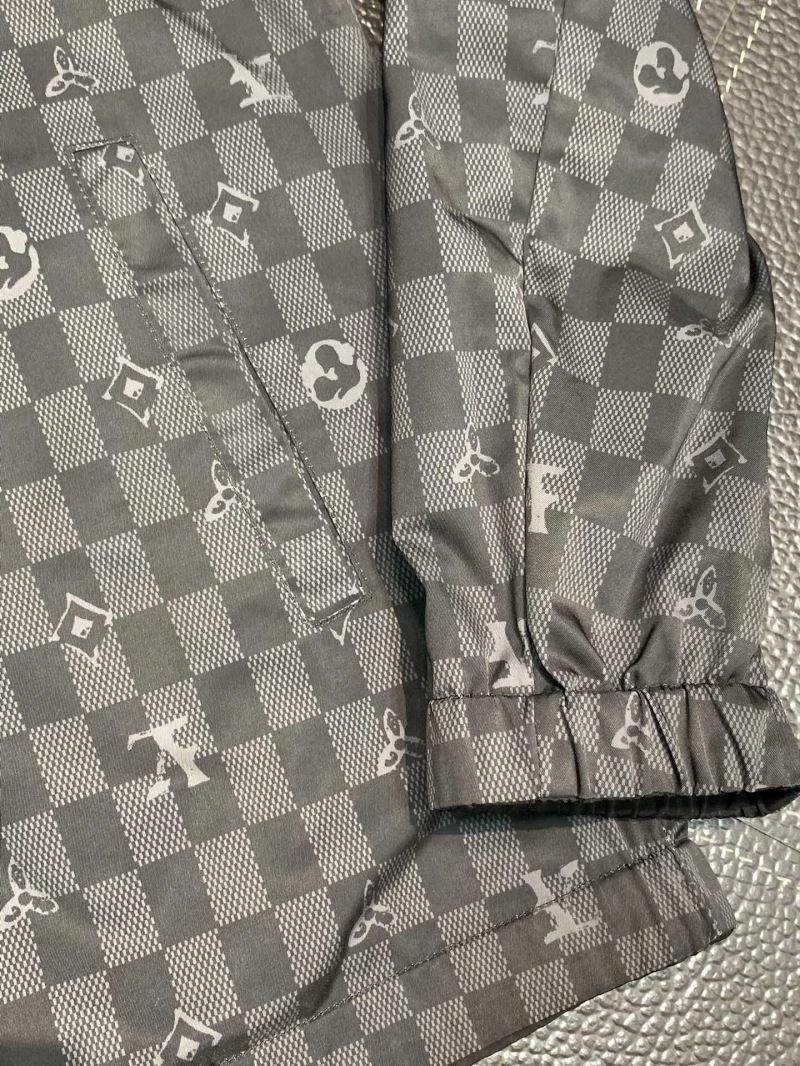 HighPerformance Louis Vuitton Outwear 136667