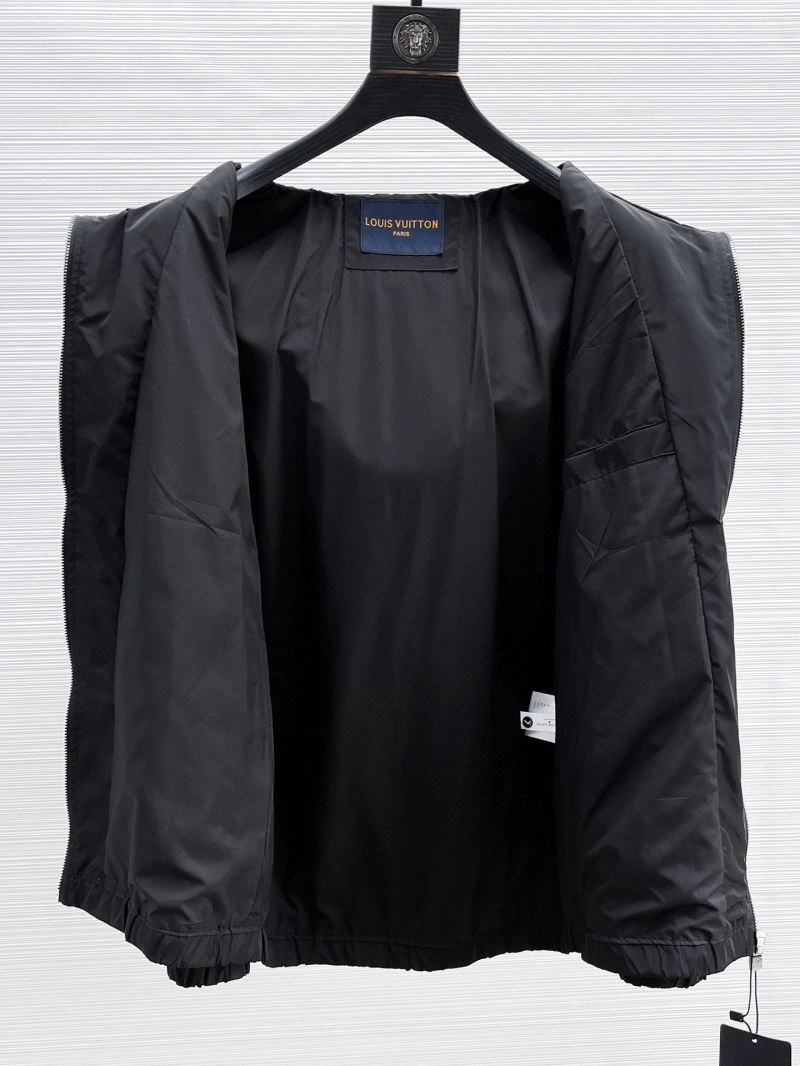 Stretchable Louis Vuitton Outwear 136663