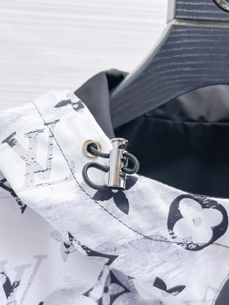Stylish Louis Vuitton Outwear 136659